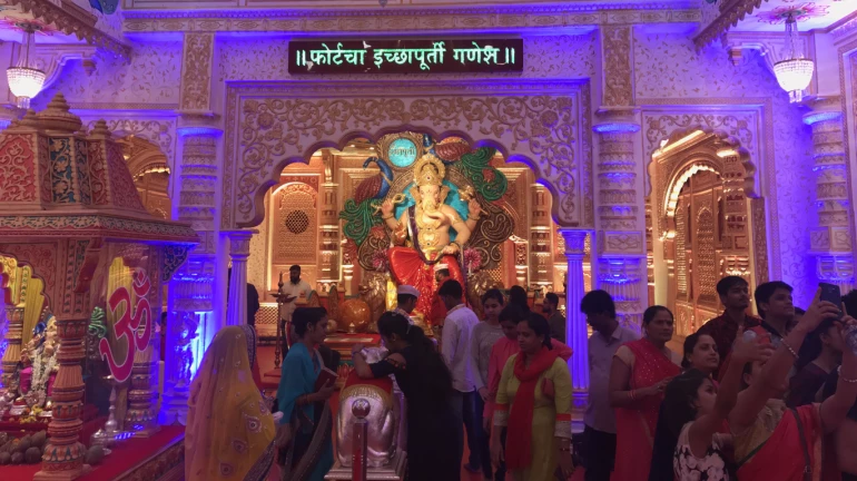 गणेशोत्सवाच्या मंडपासाठी खड्डे केल्यास 2000 रुपयांचा दंड गणेशोत्सवाच्या मंडपासाठी खड्डे केल्यास 2000 रुपयांचा दंड