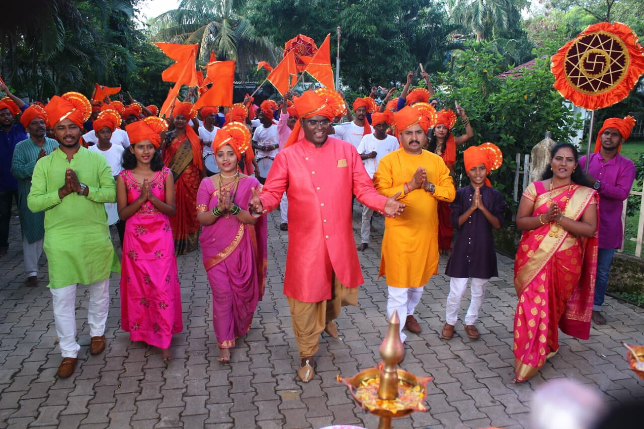 अभिजीत कोसंबीनं गायली 'तेली गल्लीचा राजा'ची महती