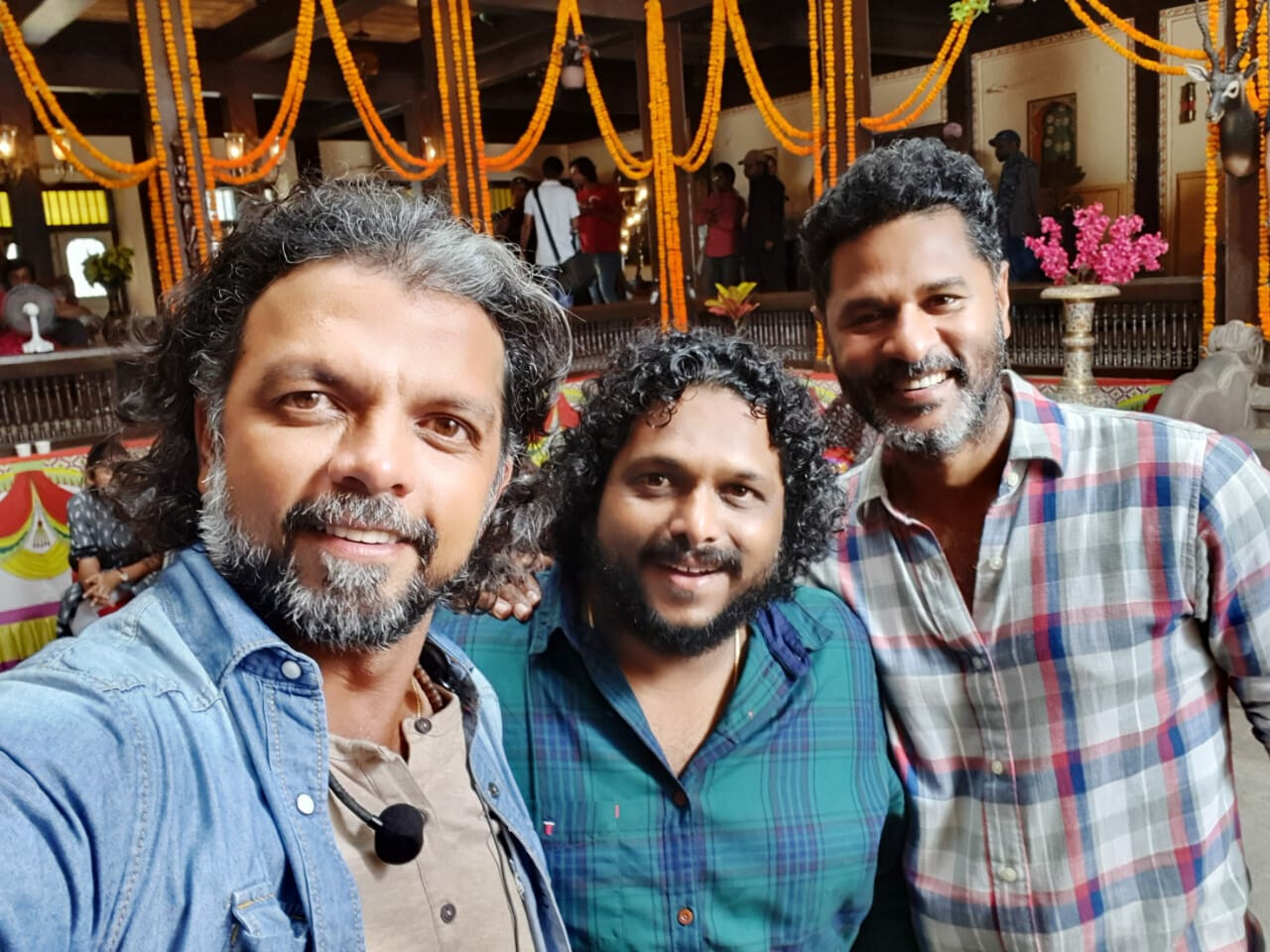 महेशचं देवेंद्रला 'दबंग' गिफ्ट