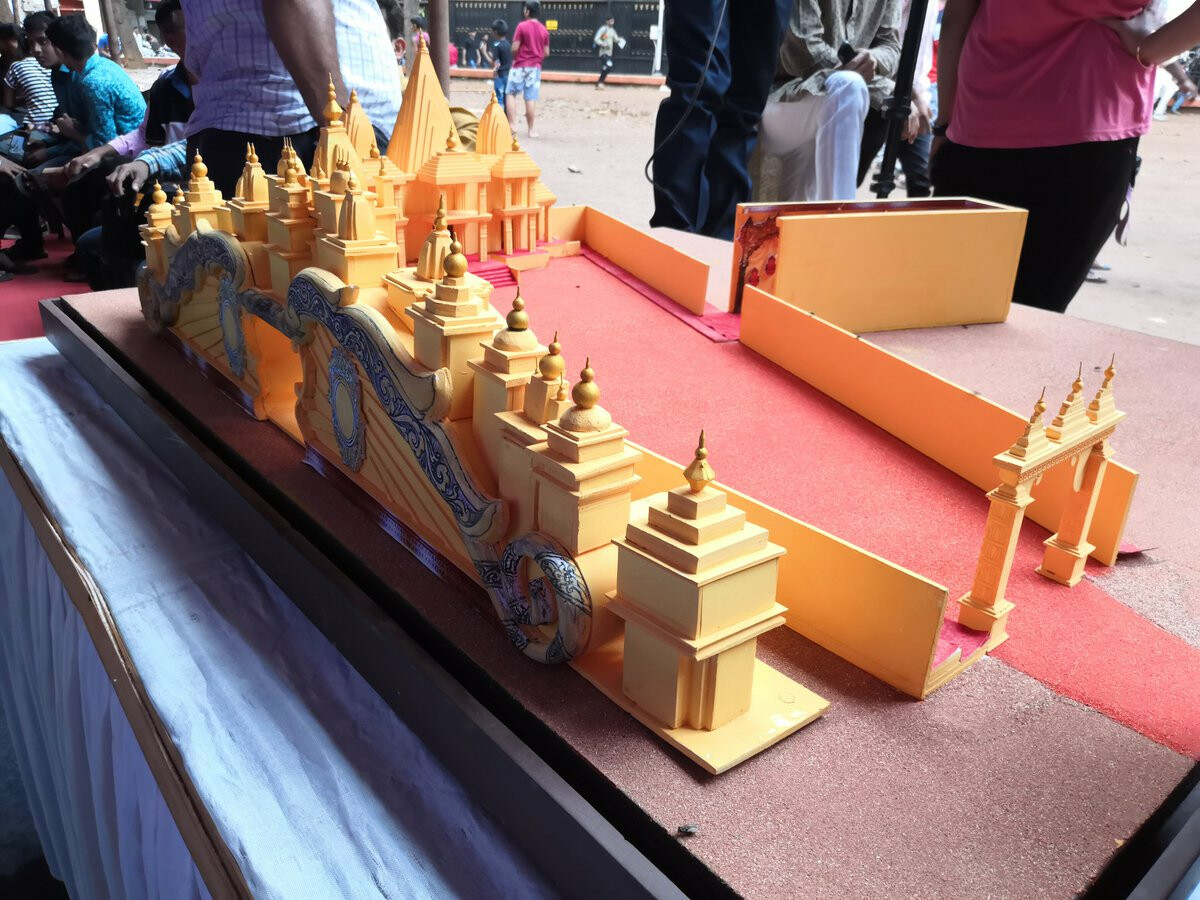 गणेशोत्सव २०१९: मुंबई पोलिसांना मुंबईच्या राजाच्या आरतीचा मान!