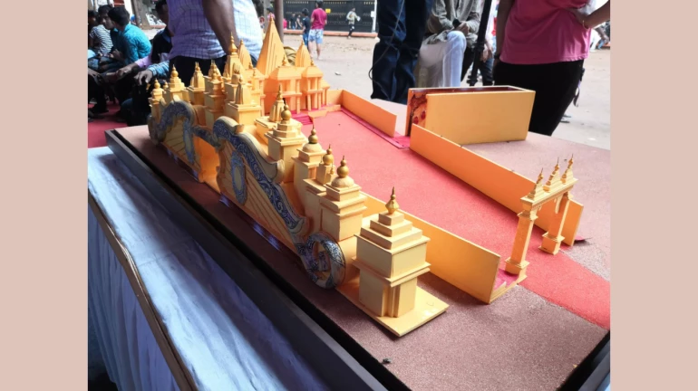 गणेशोत्सव २०१९: मुंबई पोलिसांना मुंबईच्या राजाच्या आरतीचा मान! गणेशोत्सव २०१९: मुंबई पोलिसांना मुंबईच्या राजाच्या आरतीचा मान!
