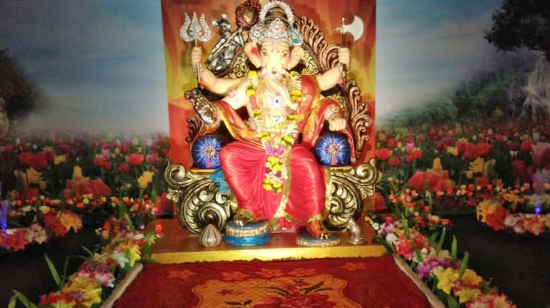 गणेशोत्सव २०१९ : 'जंगलबूक'चा आकर्षक देखावा पाहण्यासाठी 'या' मंडळाला भेट द्या गणेशोत्सव २०१९ : 'जंगलबूक'चा आकर्षक देखावा पाहण्यासाठी 'या' मंडळाला भेट द्या