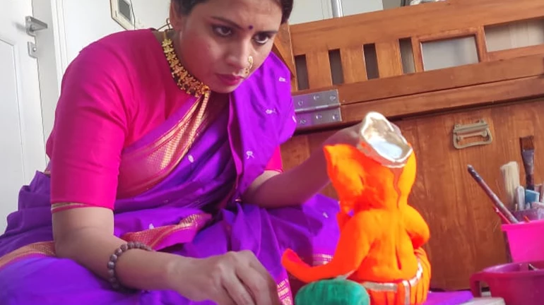 Sacred Games की यह एक्ट्रेस घर में खुद बनाती है ईको फ्रेंडली गणपति, पीछे की कहानी है हैरान करने वाली! Sacred Games की यह एक्ट्रेस घर में खुद बनाती है ईको फ्रेंडली गणपति, पीछे की कहानी है हैरान करने वाली!