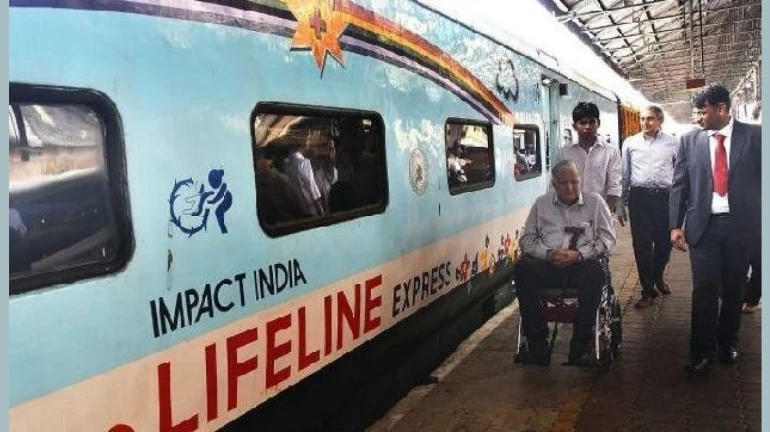 चलती फिरती हॉस्पिटल ट्रेन लाइफलाइन एक्सप्रेस पहुंची मुंबई