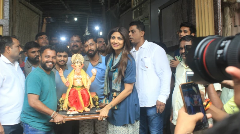 Ganesh Utsav 2019: Shilpa Shetty and Vivek Oberoi kick off the celebrations Ganesh Utsav 2019: Shilpa Shetty and Vivek Oberoi kick off the celebrations