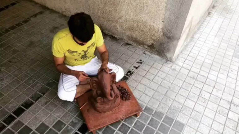 गणेशोत्सव २०१९: बघा, रितेशने ‘असा’ बनवला इको फ्रेंडली बाप्पा! गणेशोत्सव २०१९: बघा, रितेशने ‘असा’ बनवला इको फ्रेंडली बाप्पा!