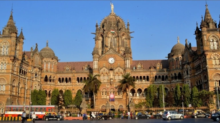 सीएसएमटी परिसरातील वीजपूरवठा अर्धा तास खंडीत सीएसएमटी परिसरातील वीजपूरवठा अर्धा तास खंडीत