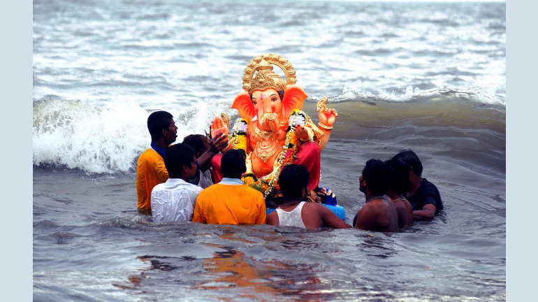 विसर्जन के समय हाईटाइड की चेतावनी, बीएमसी ने जारी किया टाइम टेबल विसर्जन के समय हाईटाइड की चेतावनी, बीएमसी ने जारी किया टाइम टेबल