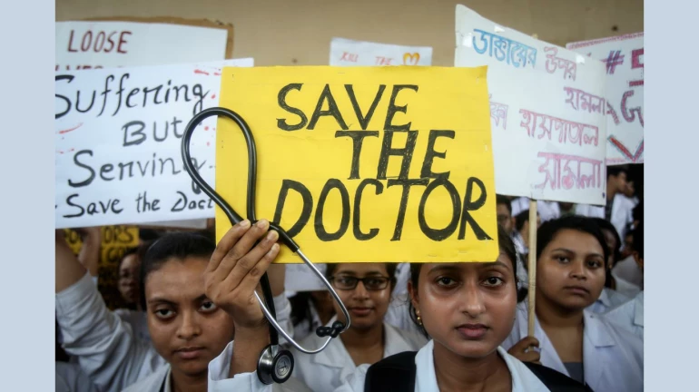 डॉक्टर्स के साथ मारपीट करने पर हो सकती है 10 साल की सजा डॉक्टर्स के साथ मारपीट करने पर हो सकती है 10 साल की सजा