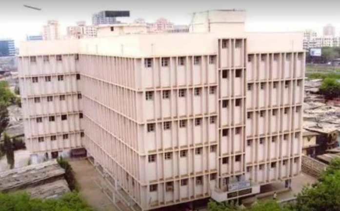 This College In Mumbai Implements Solar Energy, Vertical Gardens and Waste Management