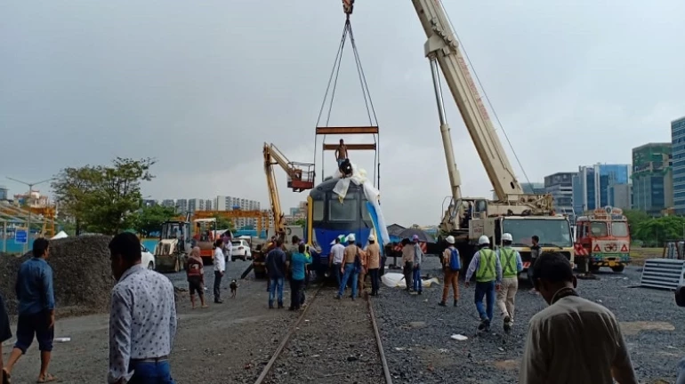 मेट्रो २ चा डबा मुंबईत दाखल मेट्रो २ चा डबा मुंबईत दाखल