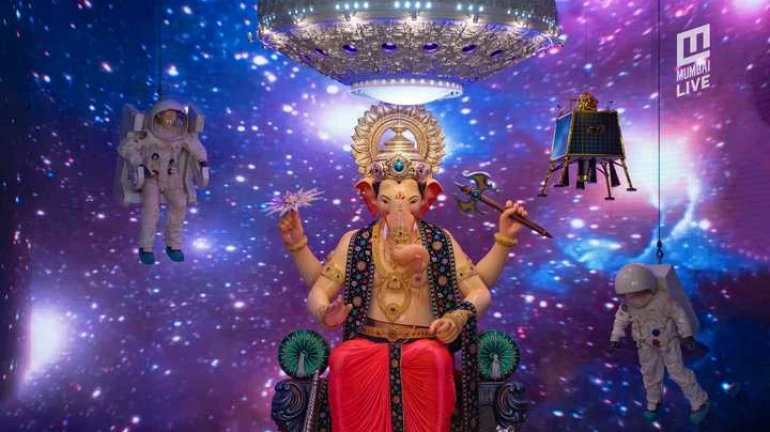 Ganesh Utsav 2019: लालबाग के राजा का दर्शन बुधवार आधी रात के बाद से होगा बंद Ganesh Utsav 2019: लालबाग के राजा का दर्शन बुधवार आधी रात के बाद से होगा बंद