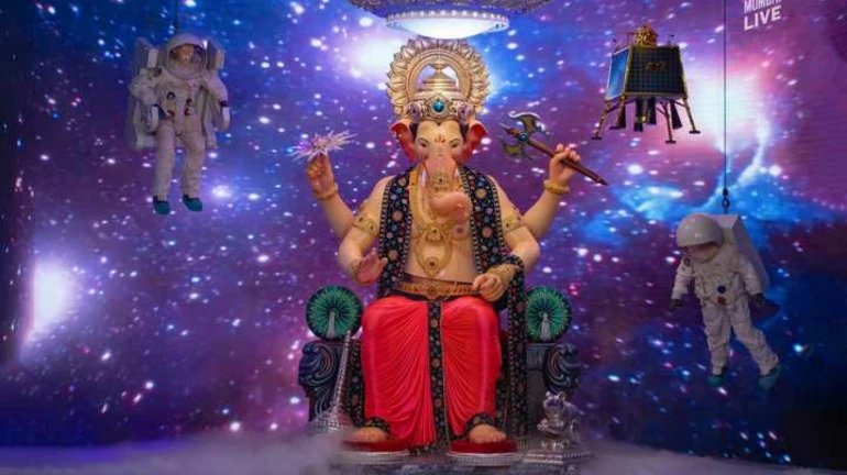 'लालबागचा राजा' आरोग्योत्सवात २४६ जणांचे प्लाझ्मादान 'लालबागचा राजा' आरोग्योत्सवात २४६ जणांचे प्लाझ्मादान