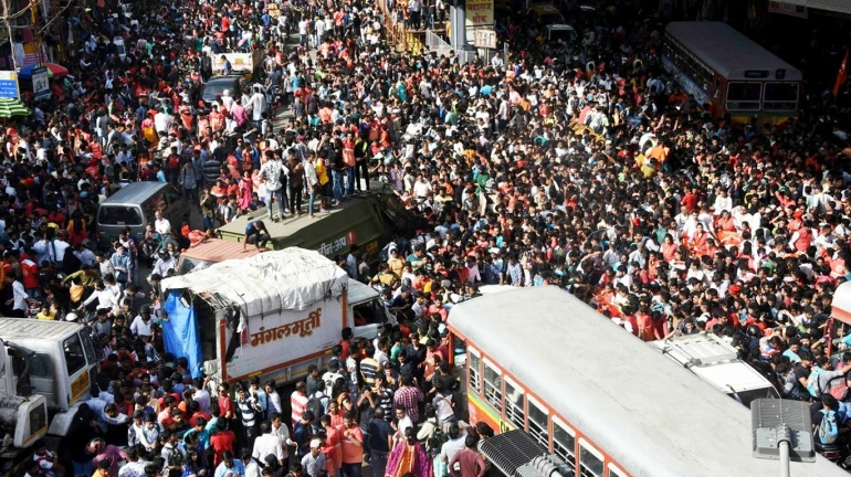 गणेशोत्सव २०१९: बेशिस्त वाहनचालकांमुळे लालबाग परिसरात वाहतूककोंडी गणेशोत्सव २०१९: बेशिस्त वाहनचालकांमुळे लालबाग परिसरात वाहतूककोंडी