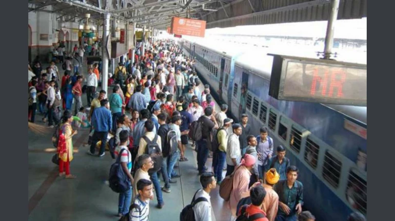 'यात्रीगण कृपया ध्यान दें'... रेलवे स्टेशनों पर गूंजने वाली महिला की यह आवाज आखिर है किसकी? 'यात्रीगण कृपया ध्यान दें'... रेलवे स्टेशनों पर गूंजने वाली महिला की यह आवाज आखिर है किसकी?