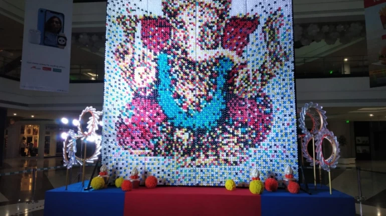 गणेशोत्सव २०१९ : टाकाऊ प्लास्टीकच्या बाटल्यांपासून साकारली बाप्पाची मूर्ती गणेशोत्सव २०१९ : टाकाऊ प्लास्टीकच्या बाटल्यांपासून साकारली बाप्पाची मूर्ती