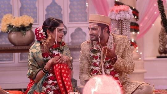 विवाहबंधनात अडकणार अक्षय आणि अमृता!