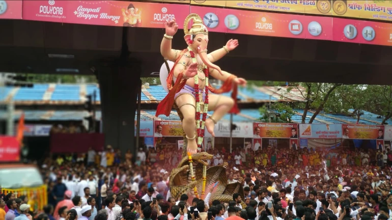 कोरोनामुळं अनेक सार्वजनिक गणेश मंडळांनी घेतला 'हा' निर्णय कोरोनामुळं अनेक सार्वजनिक गणेश मंडळांनी घेतला 'हा' निर्णय