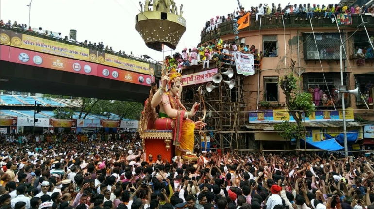 तस्वीरों के माध्यम से देखिए बप्पा के विदाई की मनमोहक मूर्तियां तस्वीरों के माध्यम से देखिए बप्पा के विदाई की मनमोहक मूर्तियां