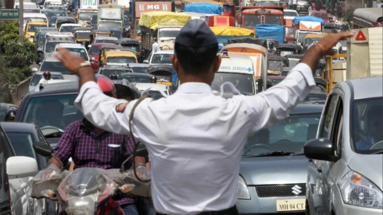 वाहतूक पोलिसांच्या ई-चलानचा भोंगळ कारभार वाहतूक पोलिसांच्या ई-चलानचा भोंगळ कारभार
