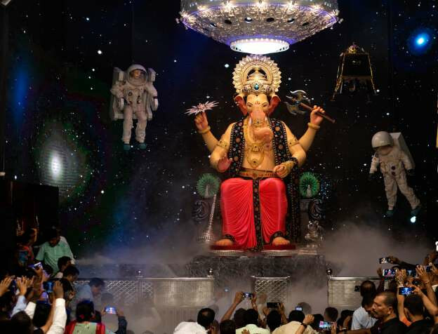 लालबागचा राजा को चढ़े सोने और चांदी के आभूषणों की नीलामी आज