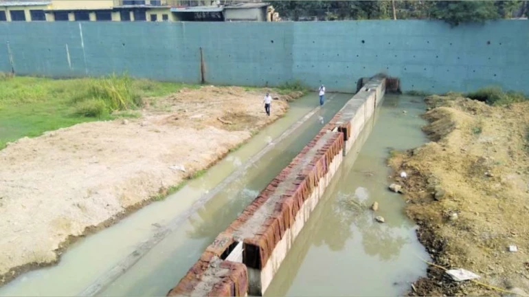 दहिसर नदी पर बना चेक डैम दहिसर नदी पर बना चेक डैम