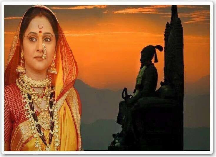 मृणाल कुलकर्णींची अनोखी हॅटट्रीक