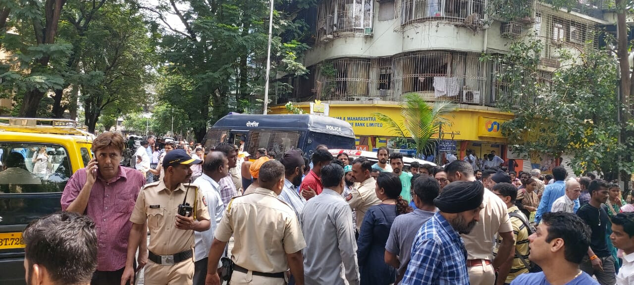 Video: PMC बँकेत धास्तावलेल्या ग्राहकांची मोठी गर्दी