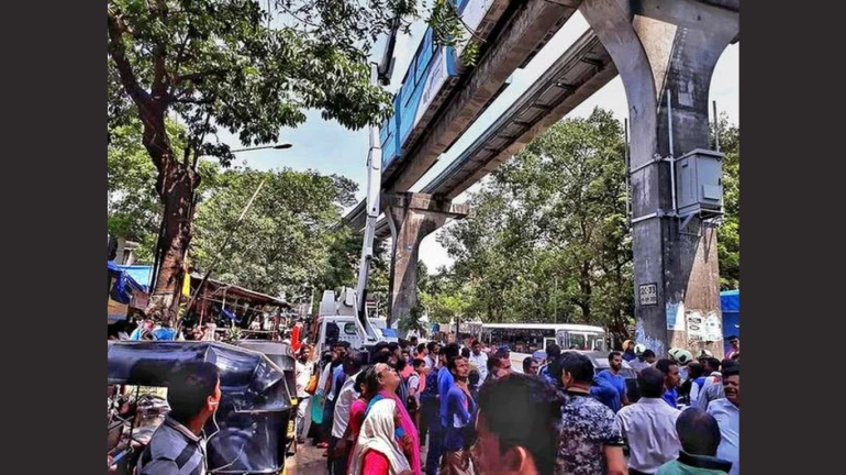 Monorail services halt after losing traction power supply; MMRDA evacuate passengers Monorail services halt after losing traction power supply; MMRDA evacuate passengers