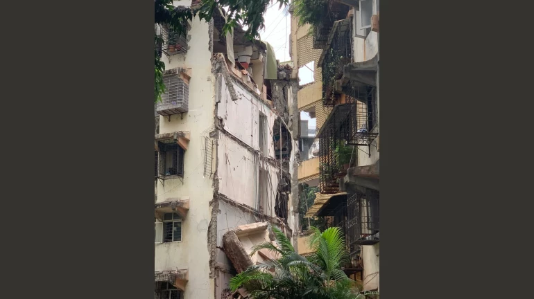 update khar building collapsed: 10 वर्षीय लड़की की मौत, 2 महिला घायल