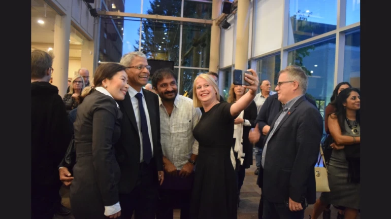 'सुपर 30' की कनाडा में स्पेशल स्क्रीनिंग, विदेश में भी जीता सबका दिल! 'सुपर 30' की कनाडा में स्पेशल स्क्रीनिंग, विदेश में भी जीता सबका दिल!