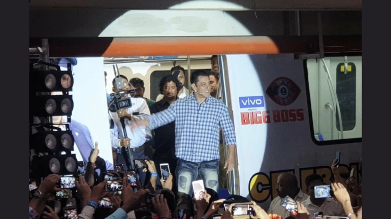 सलमान खान और फोटोग्राफर के बीच 'Bigg Boss 13' के लॉन्च पर क्या हुआ, जानिए सच! सलमान खान और फोटोग्राफर के बीच 'Bigg Boss 13' के लॉन्च पर क्या हुआ, जानिए सच!