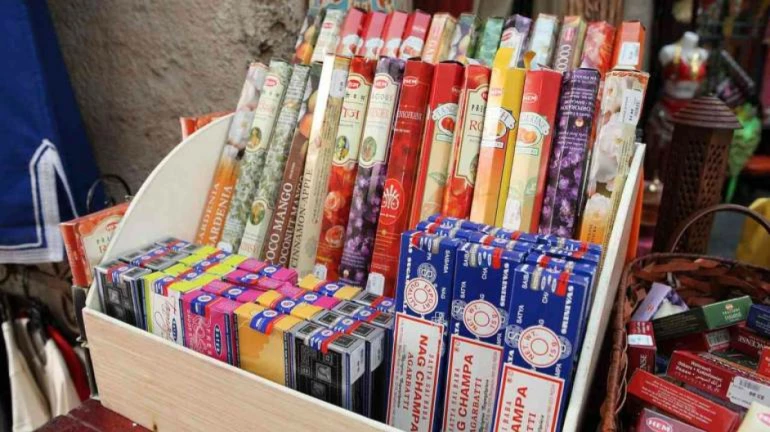 अगरबत्ती व्यवसायाला उतरती कळा, दर्जाहीन अगरबत्तींची चलती अगरबत्ती व्यवसायाला उतरती कळा, दर्जाहीन अगरबत्तींची चलती