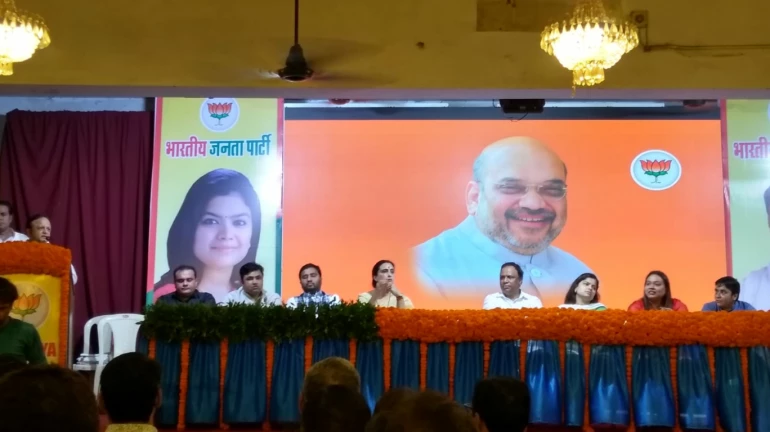 पूनम महाजन,आशिष शेलार की मौजूदगी में हजारो एनसीपी कार्यकर्ता बीजेपी में शामिल पूनम महाजन,आशिष शेलार की मौजूदगी में हजारो एनसीपी कार्यकर्ता बीजेपी में शामिल