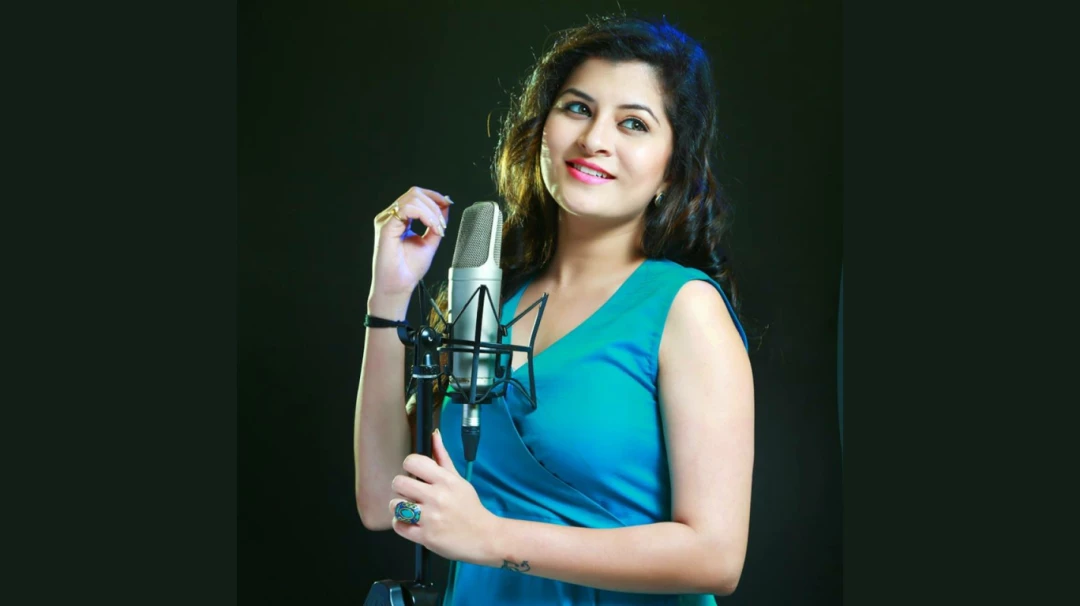 Savani ravindra sung song in gujarati for navratri utsav | सावनी ...