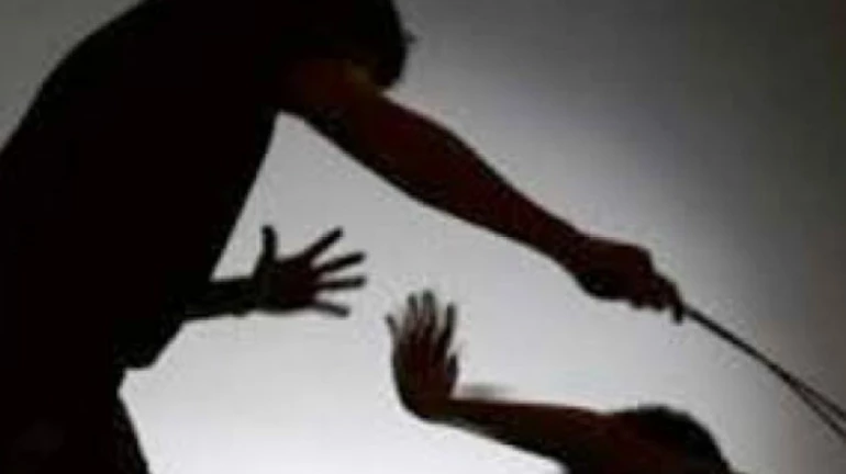 4 साल के बच्चे को बुरी तरह से पीटा, विडियो वायरल होने पर पिता हुआ गिरफ्तार 4 साल के बच्चे को बुरी तरह से पीटा, विडियो वायरल होने पर पिता हुआ गिरफ्तार