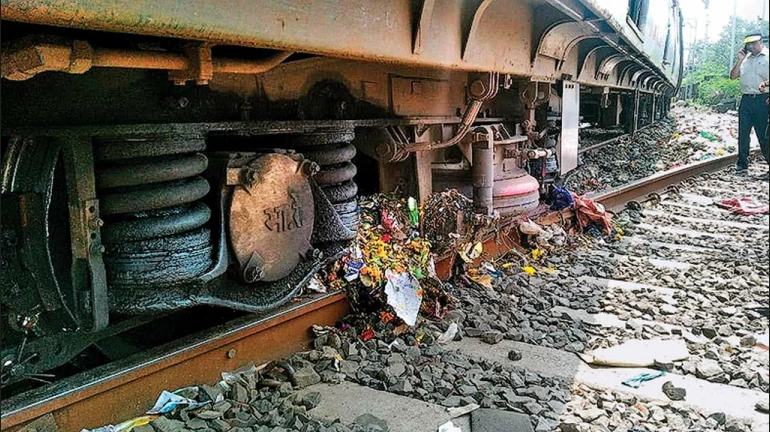 Irony At Its Best: On Swachhta Divas, A Train Derailed Due To Trash On Tracks Irony At Its Best: On Swachhta Divas, A Train Derailed Due To Trash On Tracks