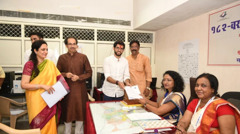 राहुल गांधी से भी ज्यादा अमीर है आदित्य ठाकरे राहुल गांधी से भी ज्यादा अमीर है आदित्य ठाकरे