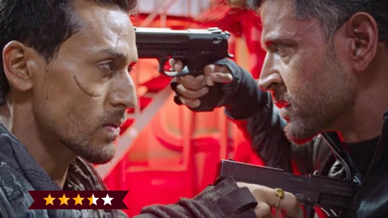 War Review: रितिक-टाइगर के 'वॉर' में एक्शन की भरमार! War Review: रितिक-टाइगर के 'वॉर' में एक्शन की भरमार!