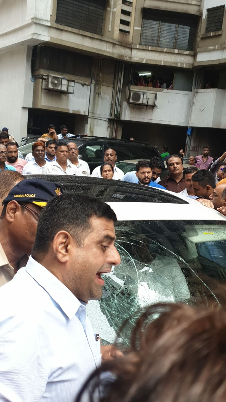 प्रकाश मेहतांच्या नाराज कार्यकर्त्यांनी पराग शहांची फोडली गाडी