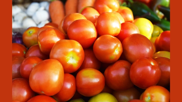 Coronavirus Pandemic: BMC temporarily shuts down vegetable market on SB Road Coronavirus Pandemic: BMC temporarily shuts down vegetable market on SB Road