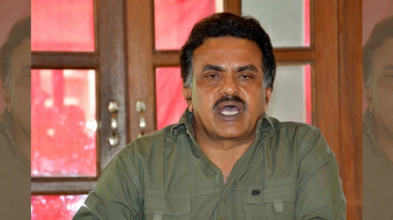 Sanjay Nirupam urges Sonia Gandhi to dissolve the CWC Sanjay Nirupam urges Sonia Gandhi to dissolve the CWC