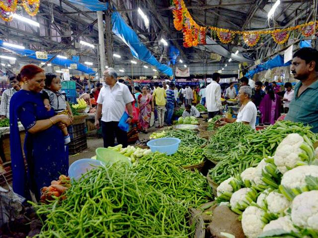 पावसामुळं भाज्यांच्या दरात वाढ, ग्राहक हैराण