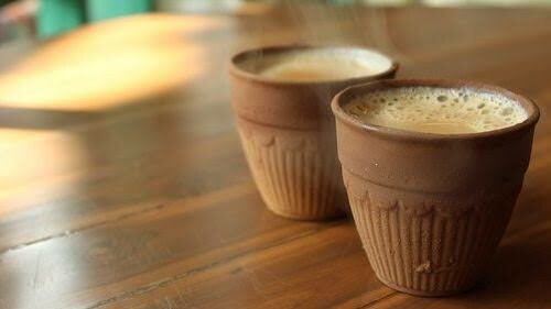 रेलवे स्टेशनों पर मिट्टी के कुल्हड़ में चाय को बढ़ावा