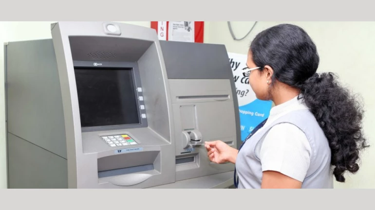 ATM मधून पैसे न आल्यास बँकेला भुर्दंड, ग्राहकांना फायदा ATM मधून पैसे न आल्यास बँकेला भुर्दंड, ग्राहकांना फायदा
