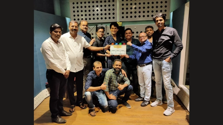 ‘देवाक काळजी’ म्हणत २४ तासांमध्ये केलं ४ गाण्यांचं रेकॉर्डिंग ‘देवाक काळजी’ म्हणत २४ तासांमध्ये केलं ४ गाण्यांचं रेकॉर्डिंग