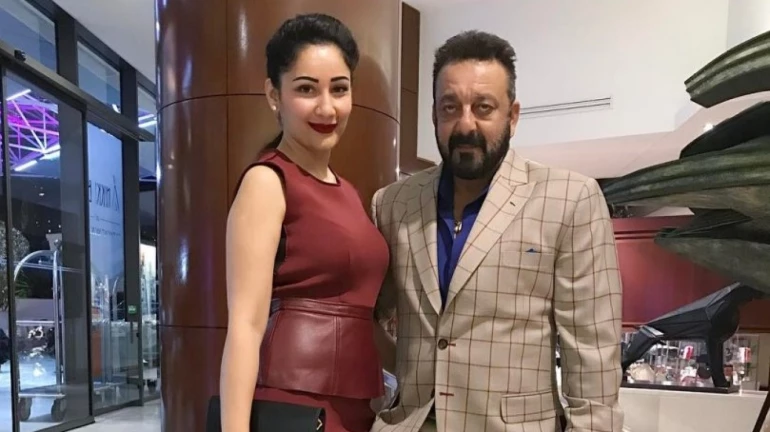 संजय दत्त मुंबईतून अचानक परदेशी रवाना संजय दत्त मुंबईतून अचानक परदेशी रवाना