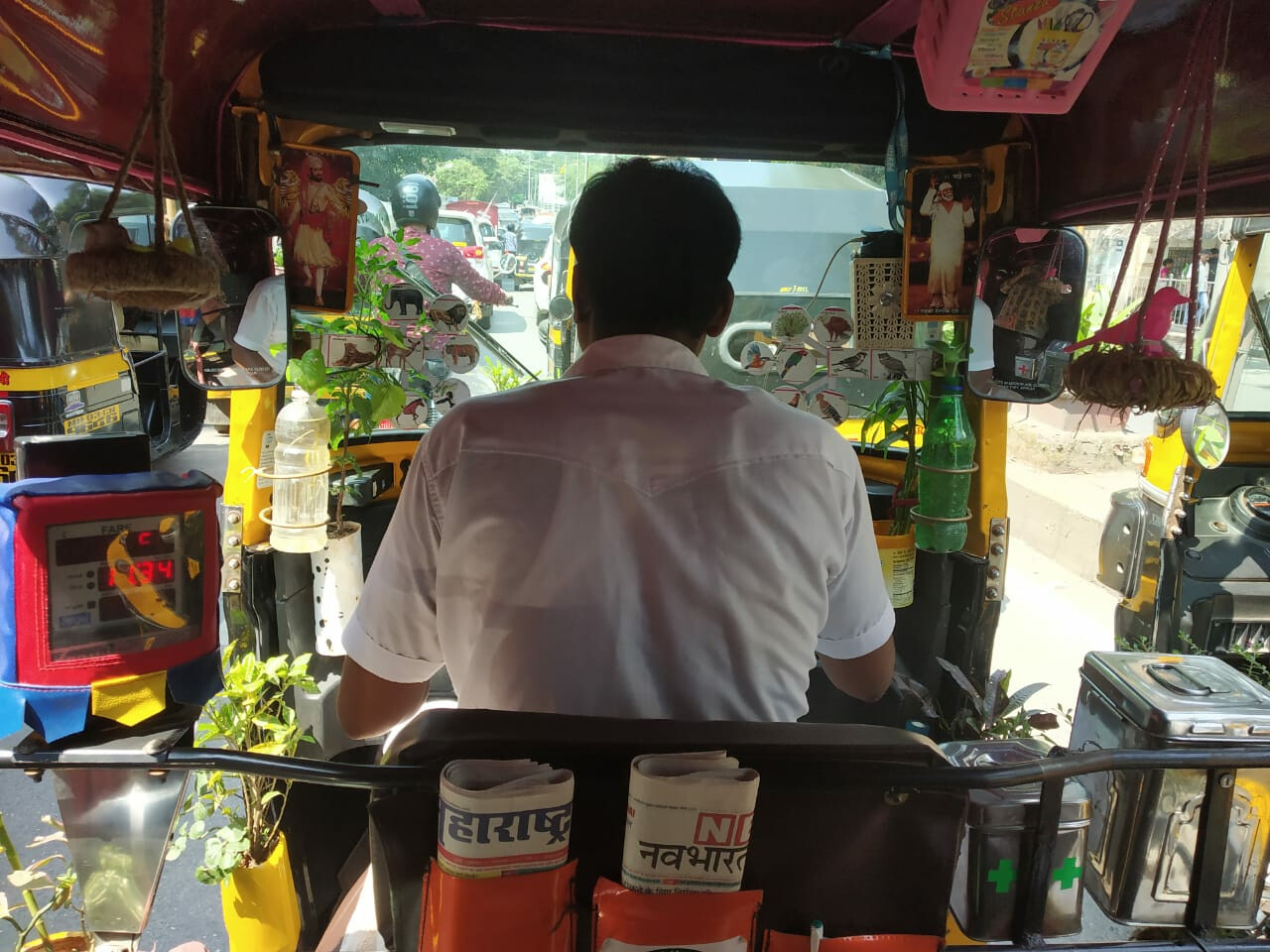 अशी आहे मुंबईतील ऑक्सीजन देणारी रिक्षा!