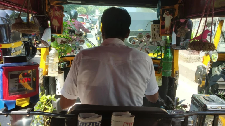 अशी आहे मुंबईतील ऑक्सीजन देणारी रिक्षा! अशी आहे मुंबईतील ऑक्सीजन देणारी रिक्षा!