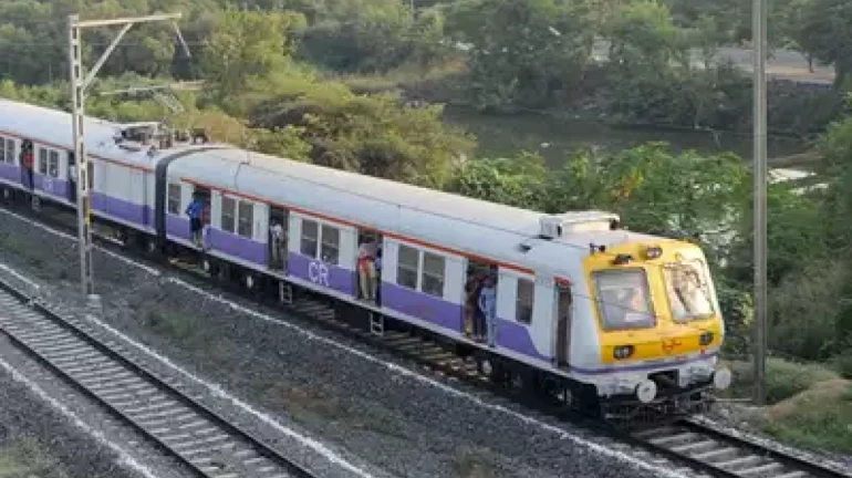 मोटरमनने वाचवले तरूणाचे प्राण मोटरमनने वाचवले तरूणाचे प्राण